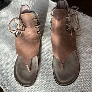 OTBT Leather zip sandals size 8.5 M. Light brown with cork and rubber soles.